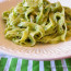 Tagliatelle di mais con pesto di verza e arachidi